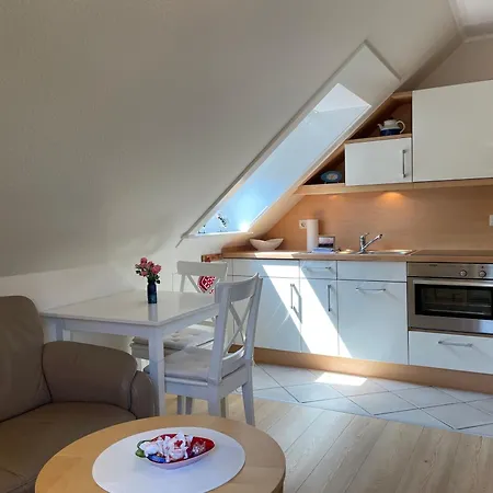 Ms Stoertebecker, Sandwall Apartament